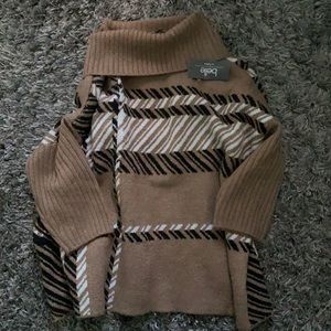 Quarter sleeve turtleneck sweater